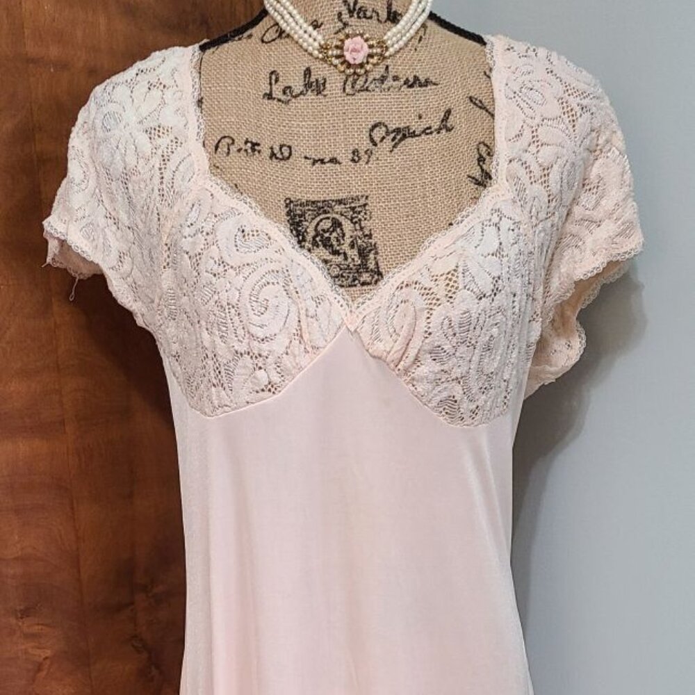 Vtg. Victoria's Secret Nightgown, Size L. Peach.